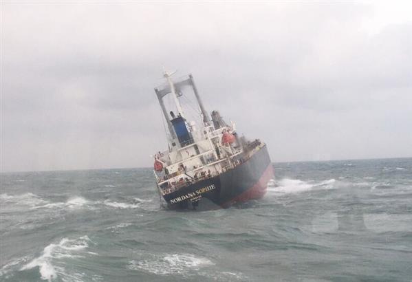 Tàu Thái Lan gặp nạn trên biển Hà Tĩnh, 180 tấn dầu bắt đầu tràn