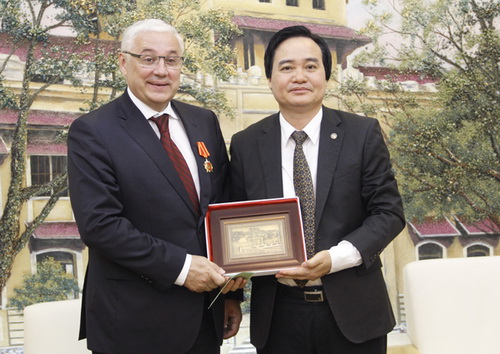 Hợp tác với Nga đào tạo ngành Tin học và Kỹ thuật máy tính