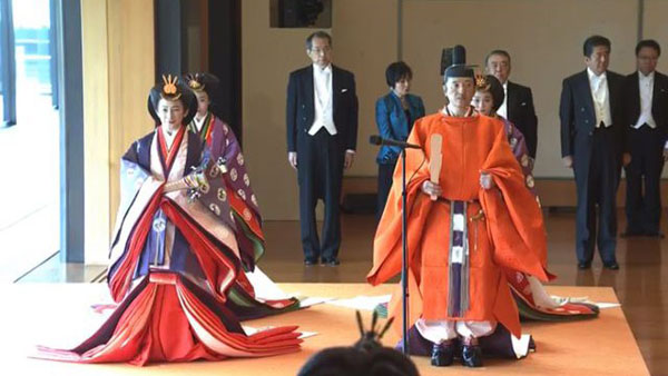 Nhật hoàng Naruhito đăng quang