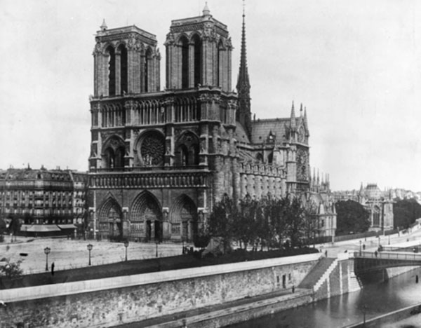 Nhà thờ Đức Bà Paris: 8 thế kỷ thăng trầm trước khi bị lửa dữ nuốt chửng