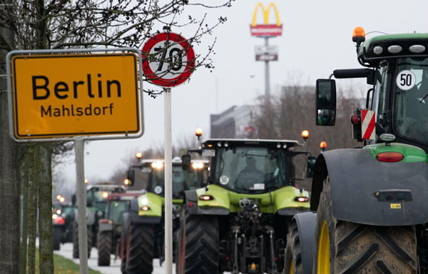 Đức: Nông dân phong tỏa Berlin, phản đối chính sách nông nghiêp
