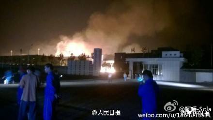 NÓNG: Lại nổ nhà máy kinh hoàng ở Trung Quốc, lửa cuồn cuộn ngút trời