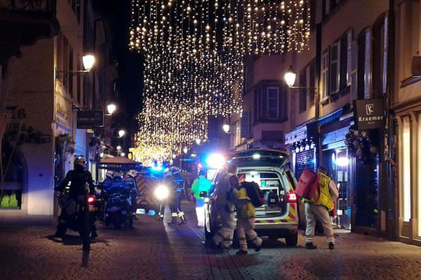 Pháp ráo riết truy tìm kẻ tấn công khủng bố đẫm máu gần chợ Giáng sinh