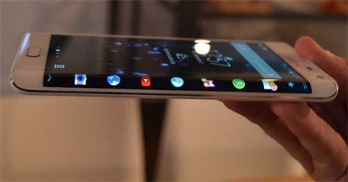 Samsung sắp bán điện thoại màn hình cong chỉ với 300 USD