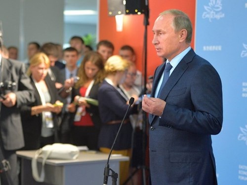 Tổng thống Putin vẫn tự tin trước tình hình giá dầu sụt giảm