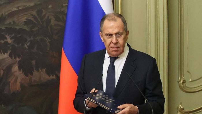 Lavrov: Nga sẽ đứng vững trong điều kiện chiến tranh hỗn hợp