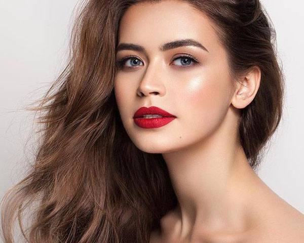 Nhan sắc nữ nghị sĩ trẻ nhất Belarus từng lọt top 5 Hoa hậu Thế giới