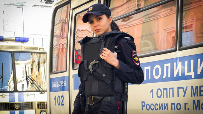 Vẻ gợi cảm của nữ cảnh sát xinh đẹp nhất nước Nga, thường bị nhầm là người mẫu