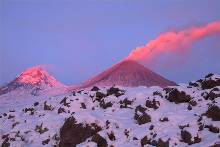 PHOTO: Thám hiểm núi lửa trên bán đảo Kamchatka ở Viễn Đông