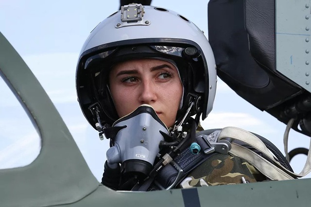 Vẻ đẹp của những nữ phi công quân sự tương lai Nga