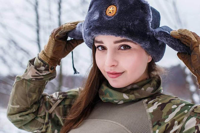 [ẢNH] Chiêm ngưỡng vẻ gợi cảm của ''thiên thần quân đội'' nước Nga