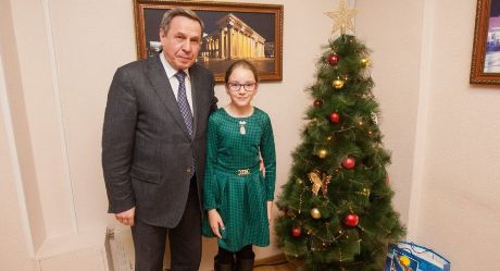 Nữ sinh Novosibirsk được ông Putin tặng xe đạp