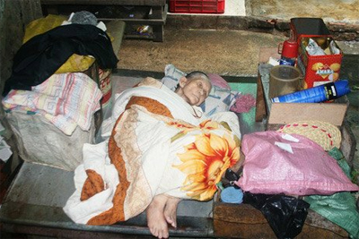 Chuyện cảm động về cụ bà 'nằm sạp' chợ Nhật Tảo