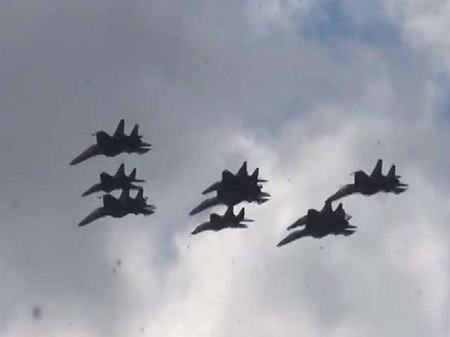 Hàng chục máy bay Nga đột ngột xuất hiện ở Crimea