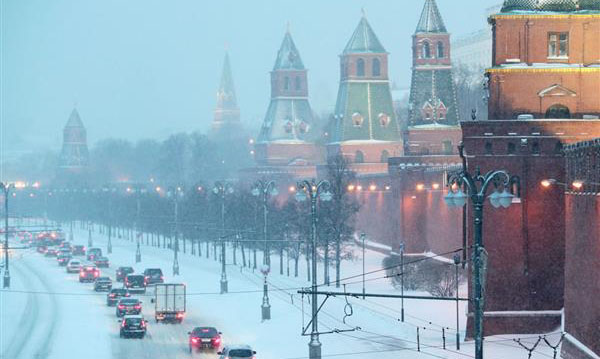 Moskva: Tắc đường nghiêm trọng, nhiều chuyến bay bị hủy vì tuyết rơi nhiều