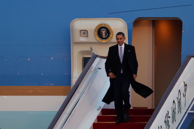 Ông Obama hé lộ chuyến thăm Trung Quốc đầy kịch tính: Bị giám sát, phải thay đồ, thậm chí tắm trong bóng tối