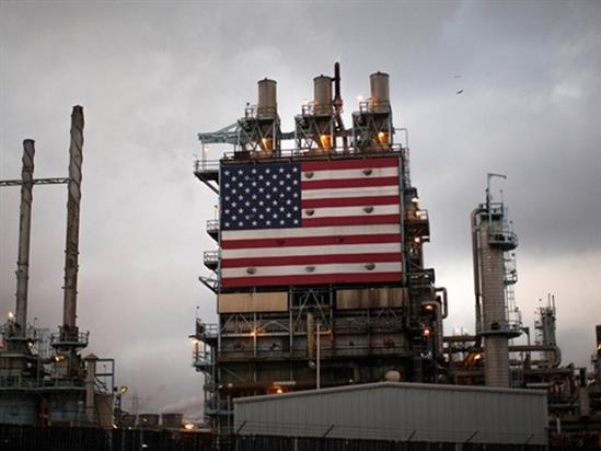 Dự trữ dầu thô của Mỹ tăng khiến giá dầu tại châu Á giảm