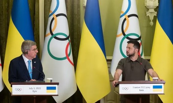Chủ tịch Olympic nói gì khi Tổng thống Ukraine kêu gọi tẩy chay vận động viên Nga?