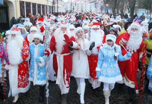 Moskva: Cuộc diễu hành của Ông già Tuyết