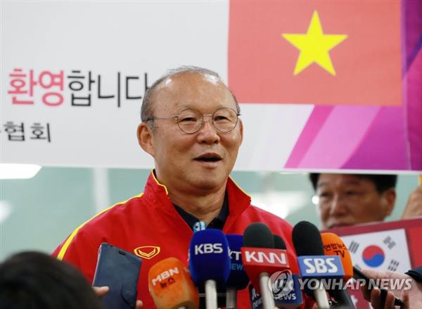 Trả lời báo Hàn, HLV Park Hang Seo lại nói về “tinh thần Việt Nam”