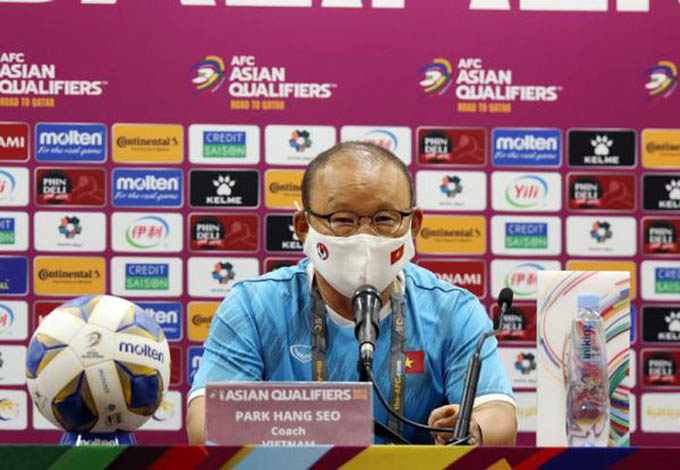 HLV Park Hang-seo thừa nhận sai sót trong trận đấu với Trung Quốc
