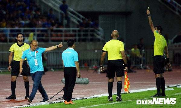 HLV Park Hang Seo có nguy cơ bị cấm chỉ đạo trận gặp Thái Lan