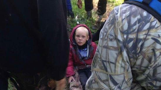 Tìm thấy cậu bé 4 tuổi đi lạc một mình trong rừng hơn 4 ngày
