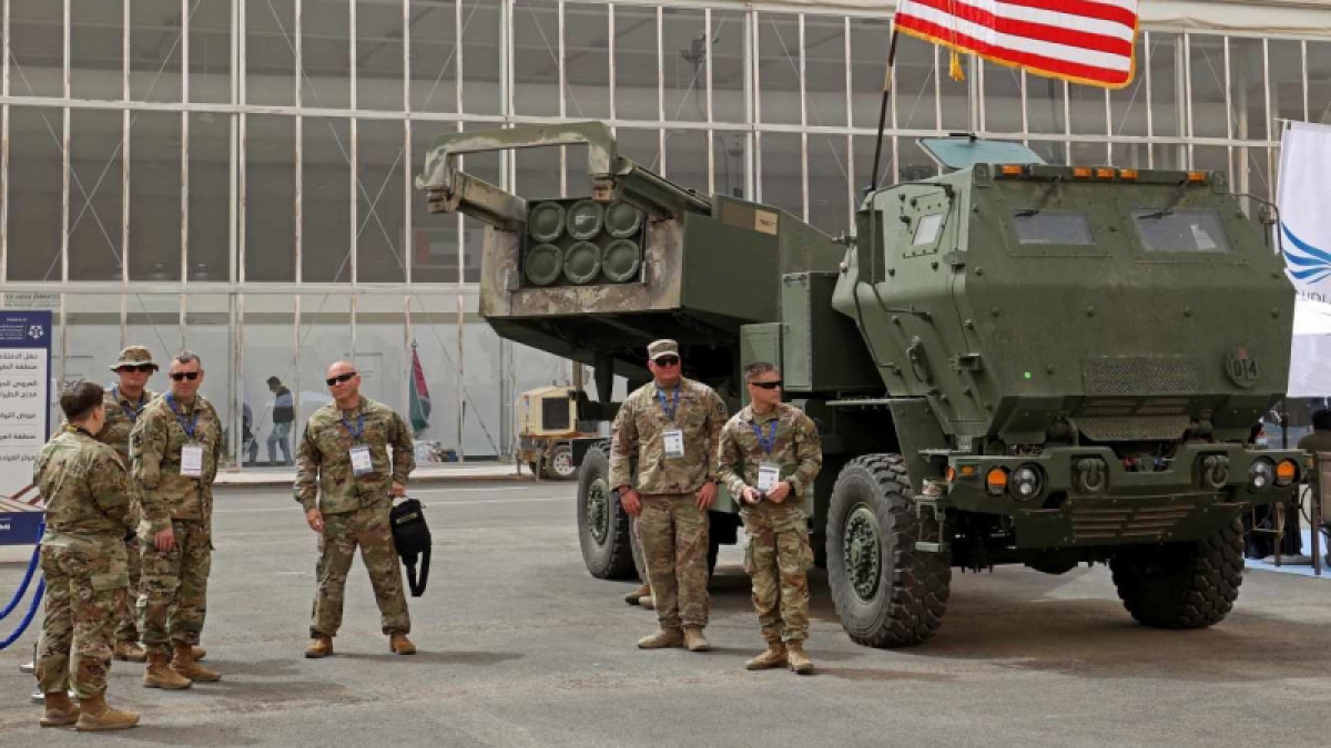 NATO tuyên bố tiếp tục viện trợ vũ khí cho Ukraine