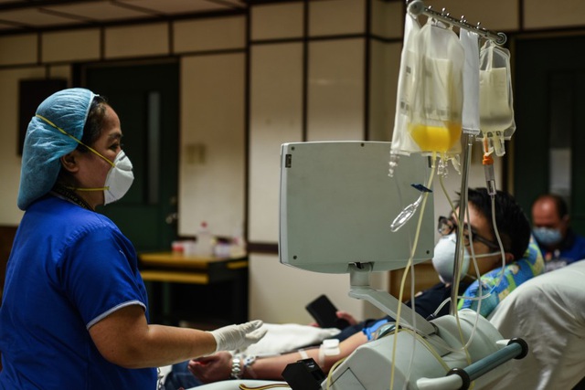 Philippines đề nghị ''đổi y tá'' lấy vắc xin Covid-19 từ Anh, Đức