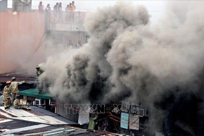 Hỏa hoạn nghiêm trọng tại Philippines, 300 căn hộ bị thiêu trụi