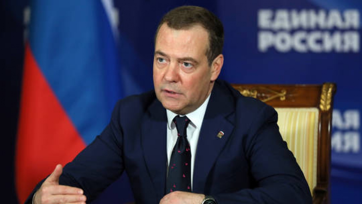 Medvedev: ''Nga một mình chống lại NATO và phương Tây''
