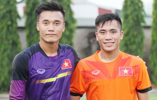 Bố mẹ thủ môn vàng U23 Việt Nam Bùi Tiến Dũng được cấp hộ chiếu sớm