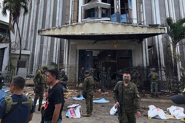 Philippines: Đánh bom kép đẫm máu gần nhà thờ, 27 người chết