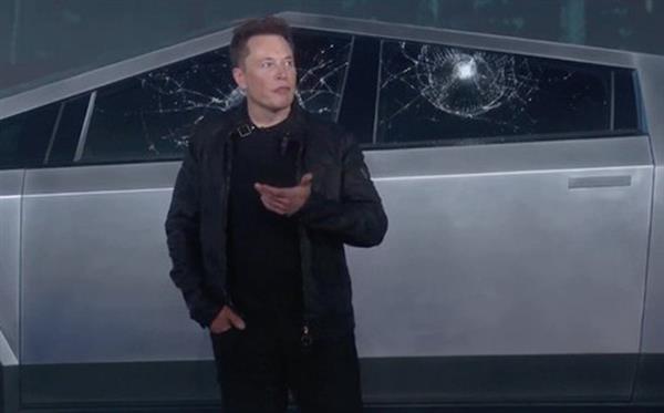 Thử độ cứng cửa kính Armor Glass của xe Cybertruck, Tesla gặp sự cố xấu hổ ngay trên sân khấu