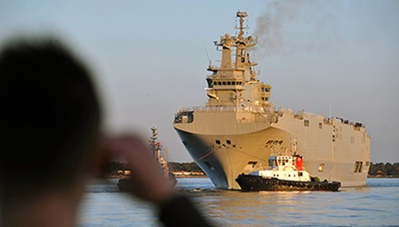 Nga tố Mỹ ngáng đường thương vụ mua tàu đổ bộ Mistral