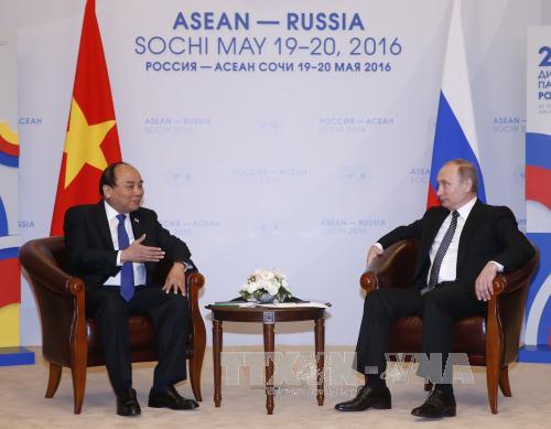 Thủ tướng Nguyễn Xuân Phúc hội kiến Tổng thống Nga Putin