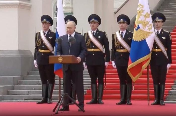 Tổng thống Putin ca ngợi quân đội Nga ngăn chặn nội chiến