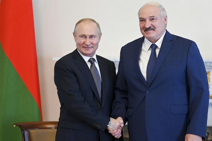Ông Putin yêu cầu đưa phi hành gia Belarus lên vũ trụ
