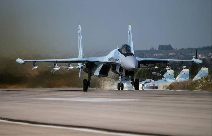 Chuyến hộ tống chưa từng có của Su-35 gửi tín hiệu tới toàn thế giới