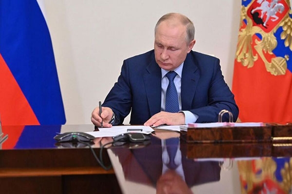 Tổng thống Nga Vladimir Putin ký sắc lệnh tăng thuế đối với dầu khí