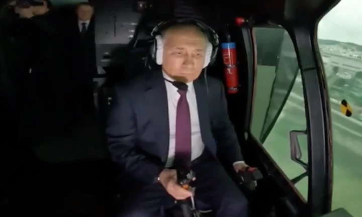 Tổng thống Putin lái thử nghiệm thiết bị mô phỏng trực thăng Mi-171A2