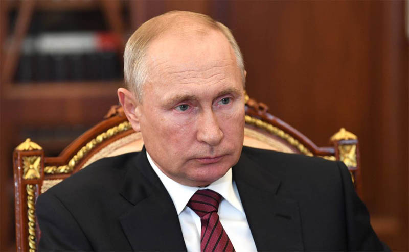 Vị cứu tinh của thế giới: Ông Putin trong trang phục siêu điệp viên 007