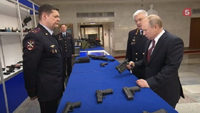 Bộ Nội vụ Nga chuẩn bị trang bị loại súng lục chiến đấu mới nhất