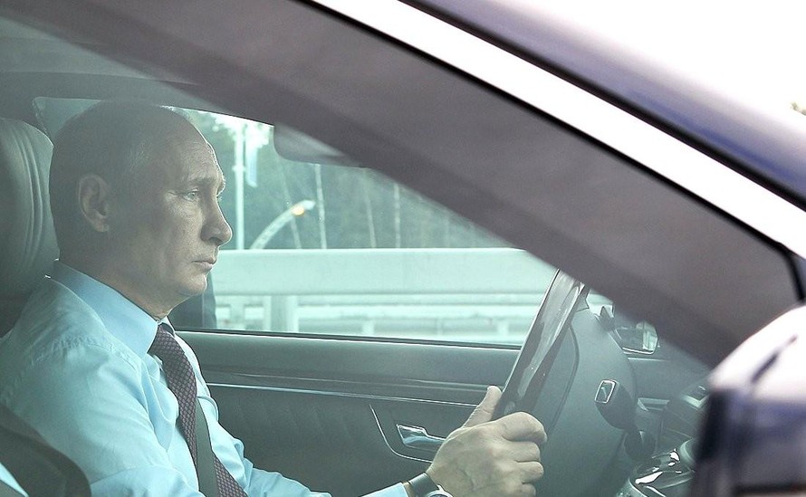 Tổng thống Nga Putin tiết lộ từng làm tài xế taxi hồi những năm 1990