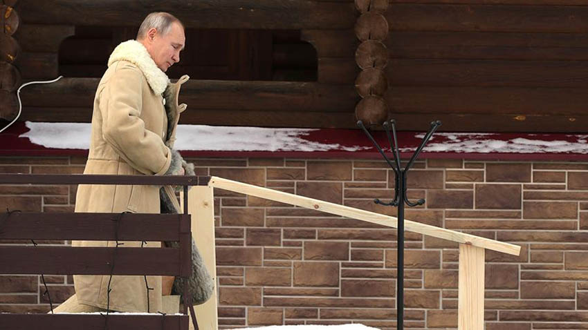 Tổng thống Putin cởi trần, ngâm mình dưới nước lạnh âm độ C