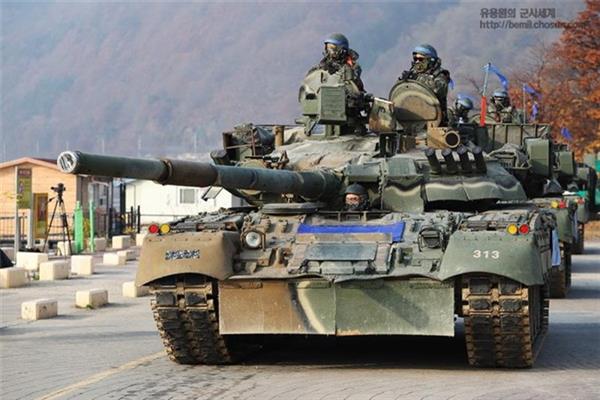 Lính Mỹ sung sướng lái thử siêu tăng T-80U Nga ở Hàn Quốc