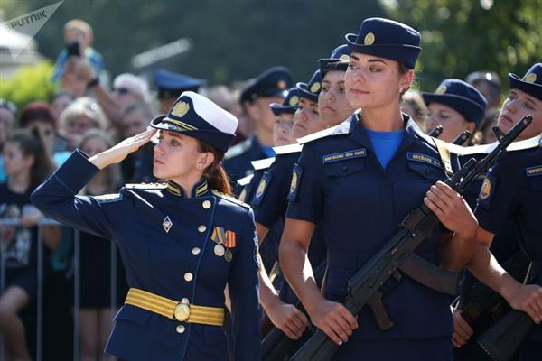 Ngắm các nữ học viên phi công xinh đẹp của quân đội Nga