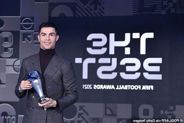 Ronaldo nhận giải thưởng ''Đặc biệt'' của FIFA