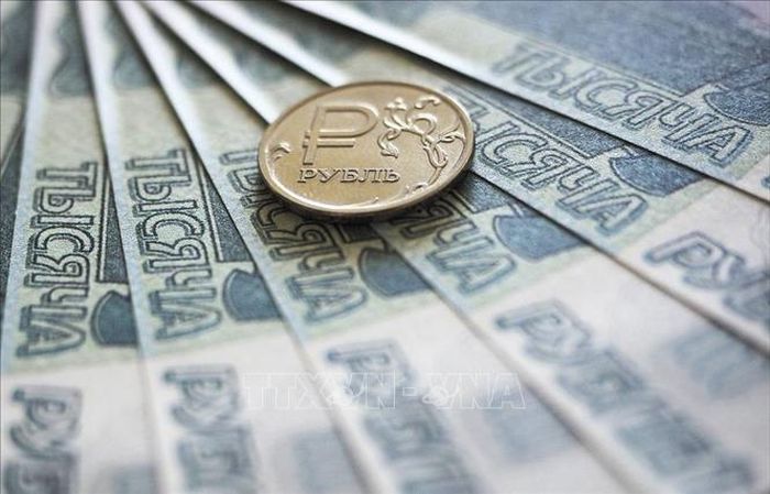 Đồng ruble của Nga giảm xuống mức thấp nhất trong gần 8 tháng