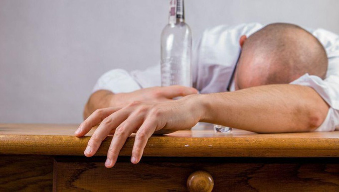Bác sĩ người Nga nói về phương pháp giải rượu nguy hiểm chết người